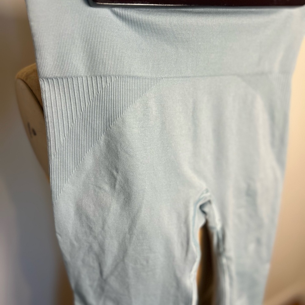 Hollister Gilly Hicks light blue leggings